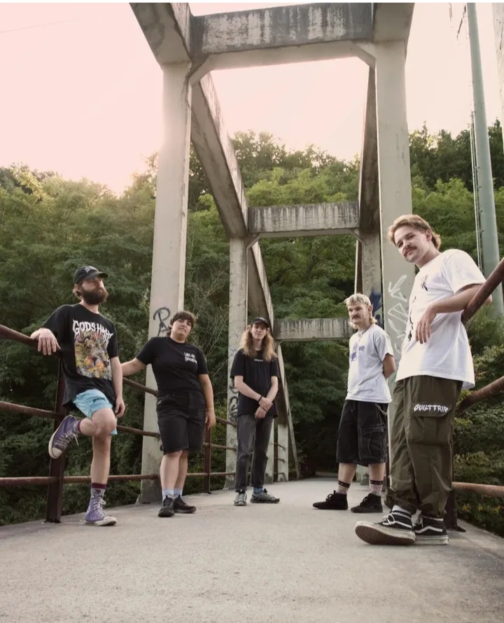 Die Bandmitglieder von Disinclined